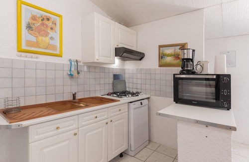 Saint-Sauveur-de-Cruzieres House | Holiday Home 'Gîte 2 - Les Oliviers' with Wi-Fi