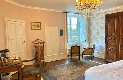 Saint-Hilaire-de-Loulay Other | Holiday in a castle