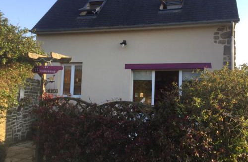 Saint-Laurent-de-Terregatte House | Holiday Home Gemütliches Haus in der Bucht von Mont-Saint-Michel by Interhome