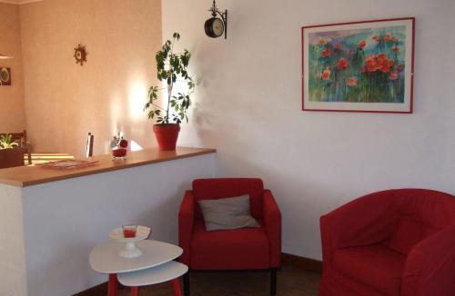 Saint-Laurent-de-Terregatte House | Holiday Home Domäne mit Terrasse by Interhome