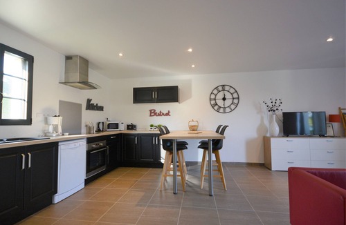 Saint-Quentin-en-Tourmont House | Holiday Home 'Le T'chot Pierre 1' with Lake View, Shared Garden and Wi-Fi