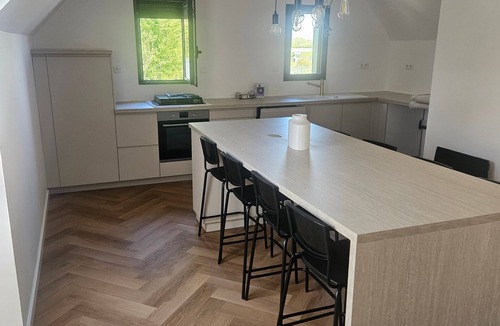 Saint-Quentin-en-Tourmont House | Holiday Home 'Logement De Vacances T'chot Pierre' with Shared Terrace, Shared Garden and Wi-Fi