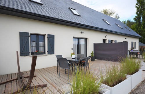 Saint-Quentin-en-Tourmont House | Holiday Home 'Le T'chot Pierre 2' with Lake View, Private Terrace and Wi-Fi