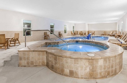 Central Oklahoma City Hotel | Holiday Inn Hotel & Suites Oklahoma City North, an IHG Hotel