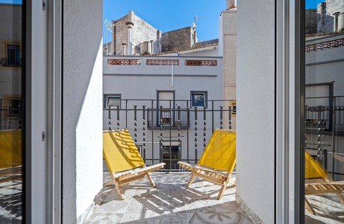 Sant Carles de la Rapita House | Holiday Home 'Ca La Rápita' with Balcony & Wi-Fi