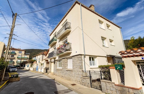 Amelie-les-Bains-Palalda House | Holiday Apartment “L’interlude” with Balcony, Wi-Fi, and Air Conditioning
