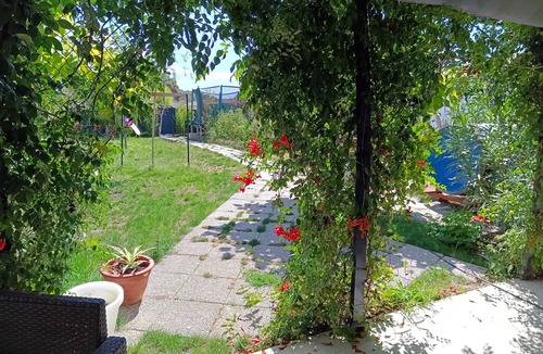 Orthoux-Serignac-Quilhan House | Holiday Home 'Loumarede' with Private Terrace, Wi-Fi and Air Conditioning