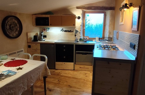 Saint-Martin-le-Superieur House | Holiday Home 'L'Atelier' with Shared Pool, Private Garden and Wi-Fi