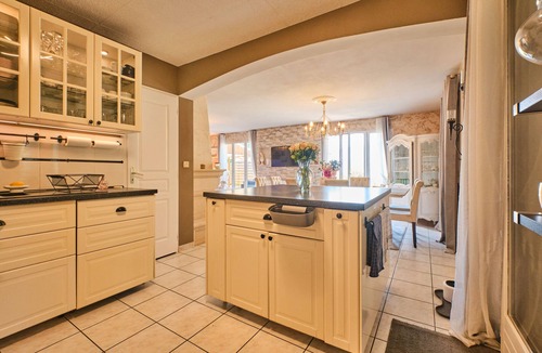 Saint-Pierre-de-Genebroz House | Holiday Home 'Le Relais Du Menuet' with Mountain View, Private Pool and Wi-Fi