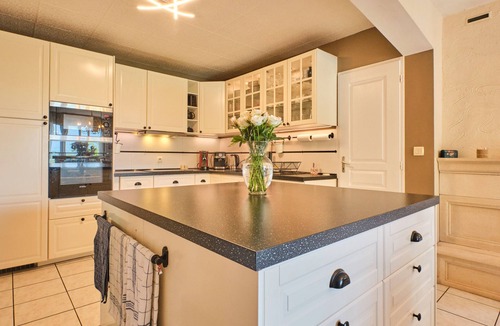 Saint-Pierre-de-Genebroz House | Holiday Home 'Le Relais Du Menuet' with Mountain View, Private Pool and Wi-Fi