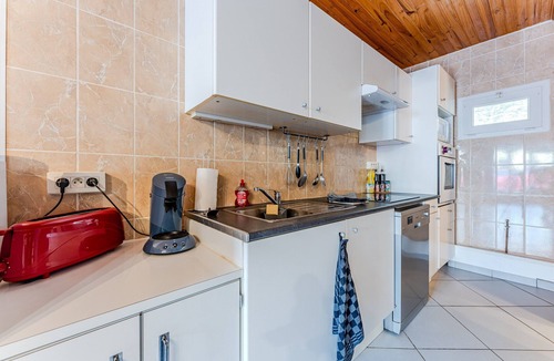 Saint-Seurin-de-Cadourne House | Holiday Home Chez Lea