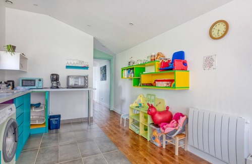 Sainte-Reine-de-Bretagne House | Holiday Home 'Le Petit Nid' with Private Terrace, Wi-Fi and Air Conditioning