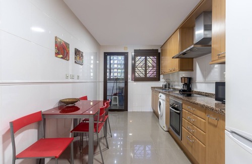 Atalaya-Isdabe Apartment | Holiday Accommodation "Apartamento Entre Estepona-Marbella" with Shared Pool & Wi-Fi