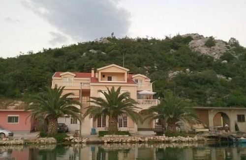Ploce Apartment | Holiday apart. for 8