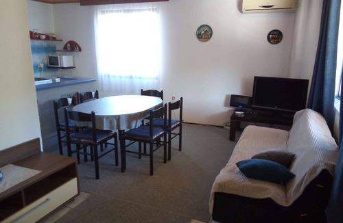 Tkon Apartment | Holiday apartment with terrace and air conditioning