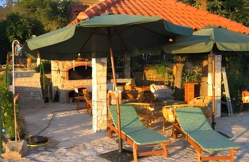 Supetarska Draga Apartment | Holiday apartment with beautiful terrace and sea view