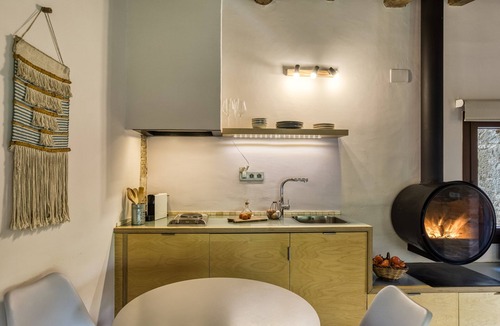 Sant Marti Vell House | Holiday Apartment "La Pallissa - Can Bonet" with Mountain View, Shared Pool & Wi-Fi