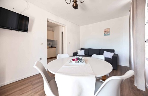 Biograd na Moru Apartment | Holiday apartment with air conditioning and sea view