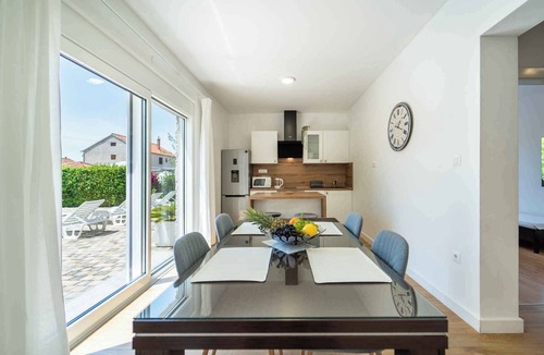 Biograd na Moru Apartment | Holiday apartment with pool
