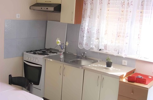 Okrug Donji Apartment | Holiday apartment 100 m from the beach