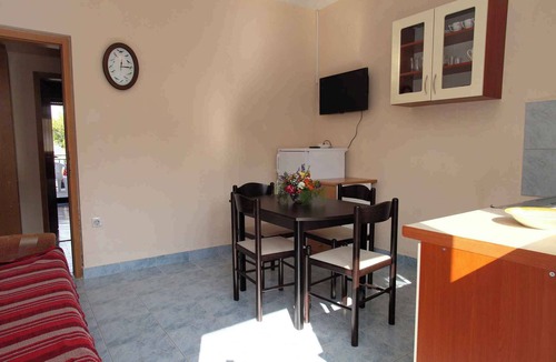 Okrug Donji Apartment | Holiday apartment 100 m from the beach