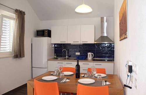 Verunic Apartment | Holiday apartment 10 m from the sea