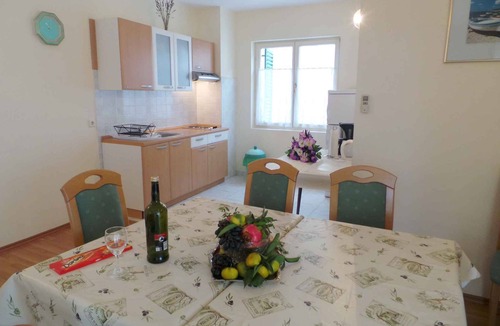 Pirovac Apartment | Holiday apartment 150 m from the beach