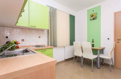 Vrbnik Apartment | Holiday apartment 300m from the sea