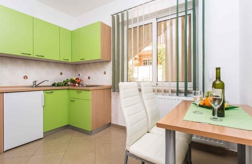 Vrbnik Apartment | Holiday apartment 300m from the sea