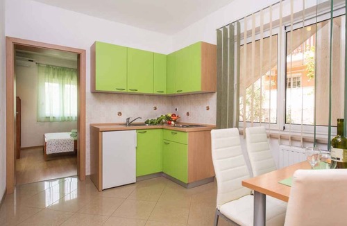 Vrbnik Apartment | Holiday apartment 300m from the sea