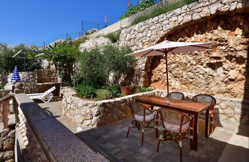 Stara Baska Apartment | Holiday apartment 80 meters from the beach