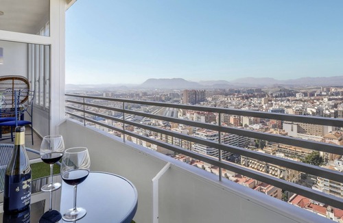 Ensanche Diputacion Apartment | Holiday Apartment Alicante Dreams with Mountain View, Wi-Fi & Balcony; Parking Available