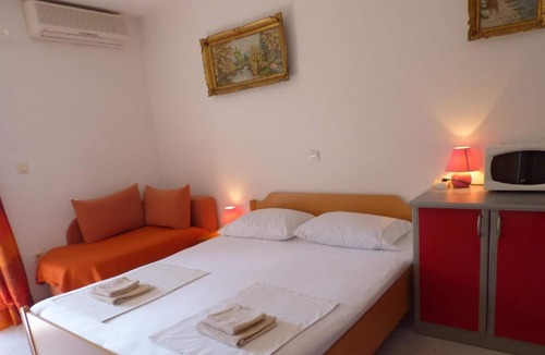 Baska Voda Apartment | Holiday apartment Bast for 1 - 2 persons with 1 bedroom - Row house