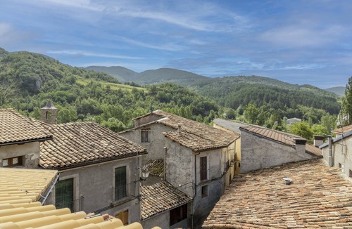 Les Igesies Apartment | Holiday Apartment "Casa Batlle Boix" with Mountain View & Wi-Fi