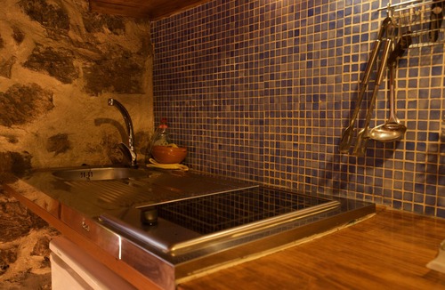 La Cuevarruz Apartment | Holiday Apartment "Casa de los Sueños - Dimoni" with Shared Terrace & Wi-Fi