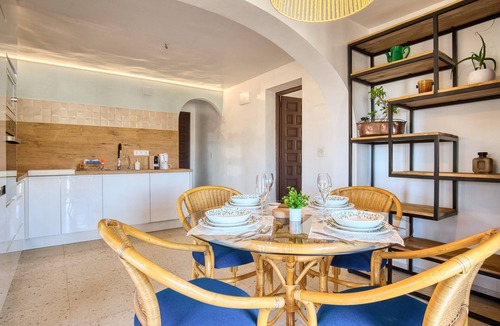 La Canuta Apartment | Holiday Apartment "Charissa" with Sea View, Shared Pool & Wi-Fi
