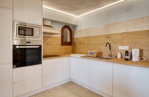 La Canuta Apartment | Holiday Apartment "Charissa" with Sea View, Shared Pool & Wi-Fi