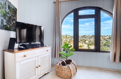 La Canuta Apartment | Holiday Apartment "Charissa" with Sea View, Shared Pool & Wi-Fi