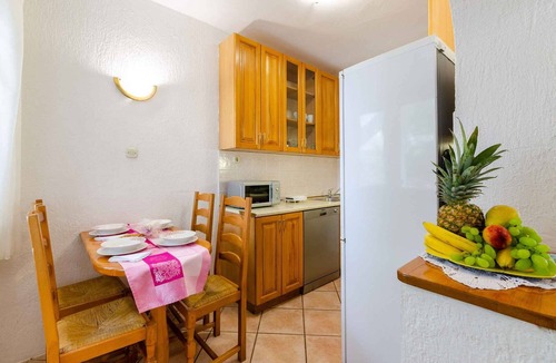 Jadranovo Apartment | Holiday apartment directly on the beach