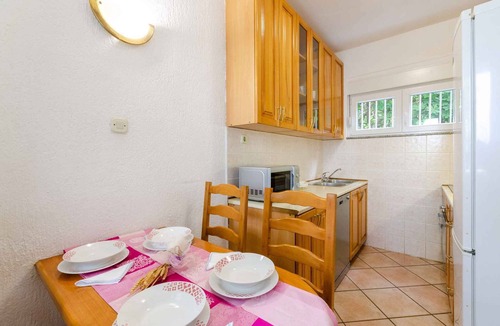 Jadranovo Apartment | Holiday apartment directly on the beach