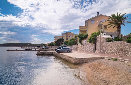 Barbat na Rabu Apartment | Holiday apartment directly by the sea