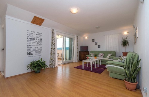 Okrug Apartment | holiday apartment "Emelie" with view of the water