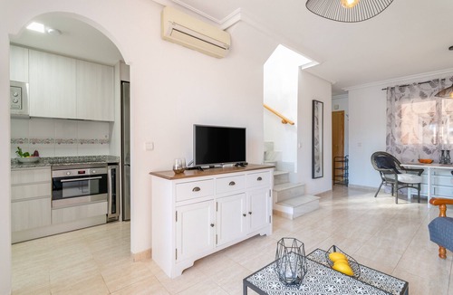 Gran Alacant Apartment | Holiday Apartment with Sea View, Shared Pool & Jacuzzi, Terraces, Garden & Wi-Fi