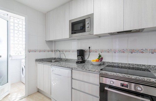 Gran Alacant Apartment | Holiday Apartment with Sea View, Shared Pool & Jacuzzi, Terraces, Garden & Wi-Fi