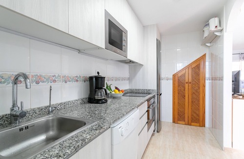 Gran Alacant Apartment | Holiday Apartment with Sea View, Shared Pool & Jacuzzi, Terraces, Garden & Wi-Fi
