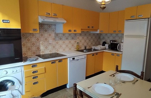 Espalion Apartment | Holiday Apartment "Gîte l' Odyssée" with Balcony & Wi-Fi