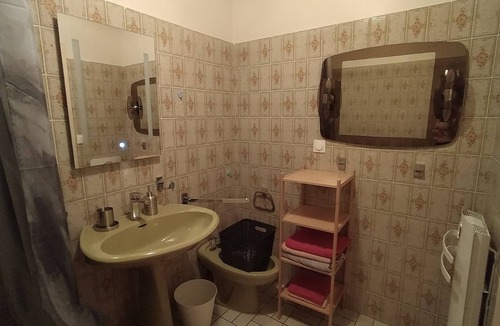 Espalion Apartment | Holiday Apartment "Gîte l' Odyssée" with Balcony & Wi-Fi
