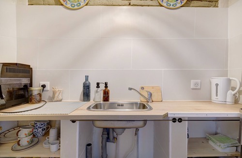 Carbonne House | Holiday Apartment “Graingalet” with Balcony, Wi-Fi, and Air Conditioning