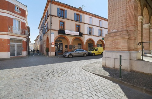 Carbonne House | Holiday Apartment “Graingalet” with Balcony, Wi-Fi, and Air Conditioning