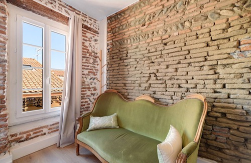 Carbonne House | Holiday Apartment “Graingalet” with Balcony, Wi-Fi, and Air Conditioning